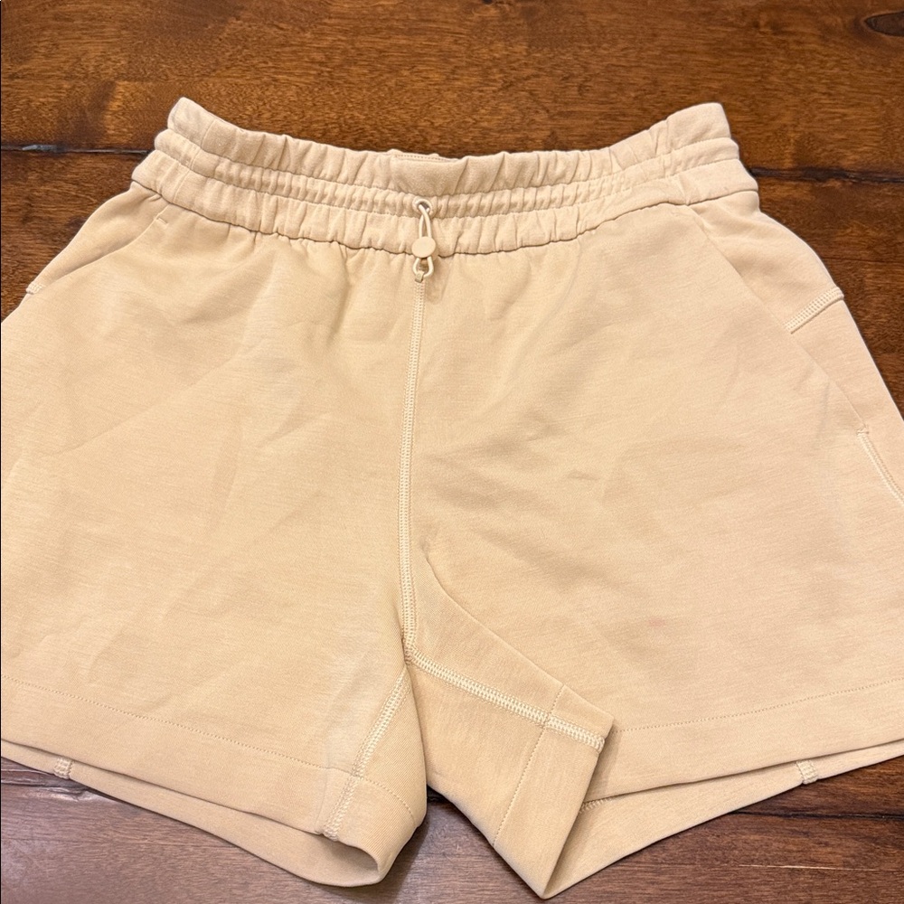Lulu size 4 softstreme shorts